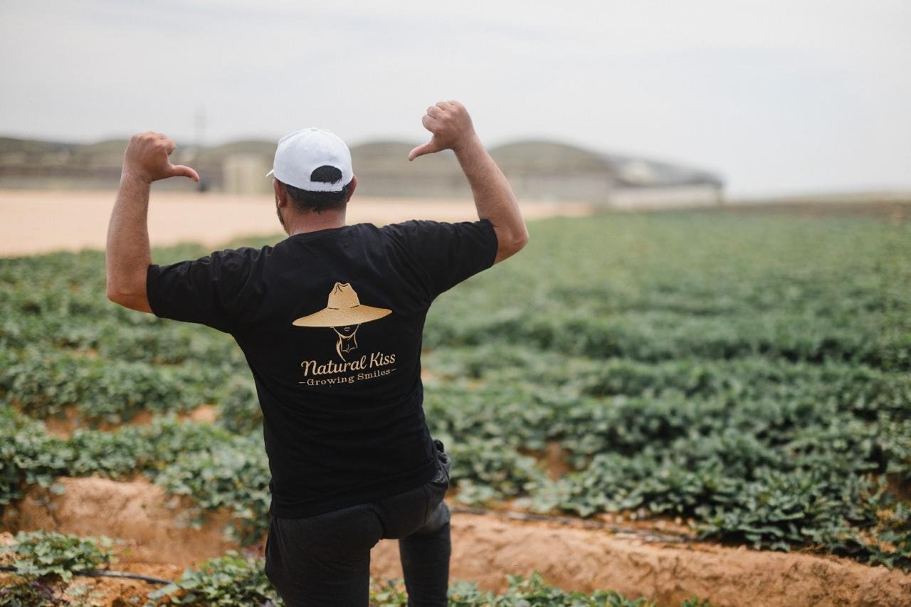 A Natural Kiss grower in the fields, Lady with the Hat logo on his back